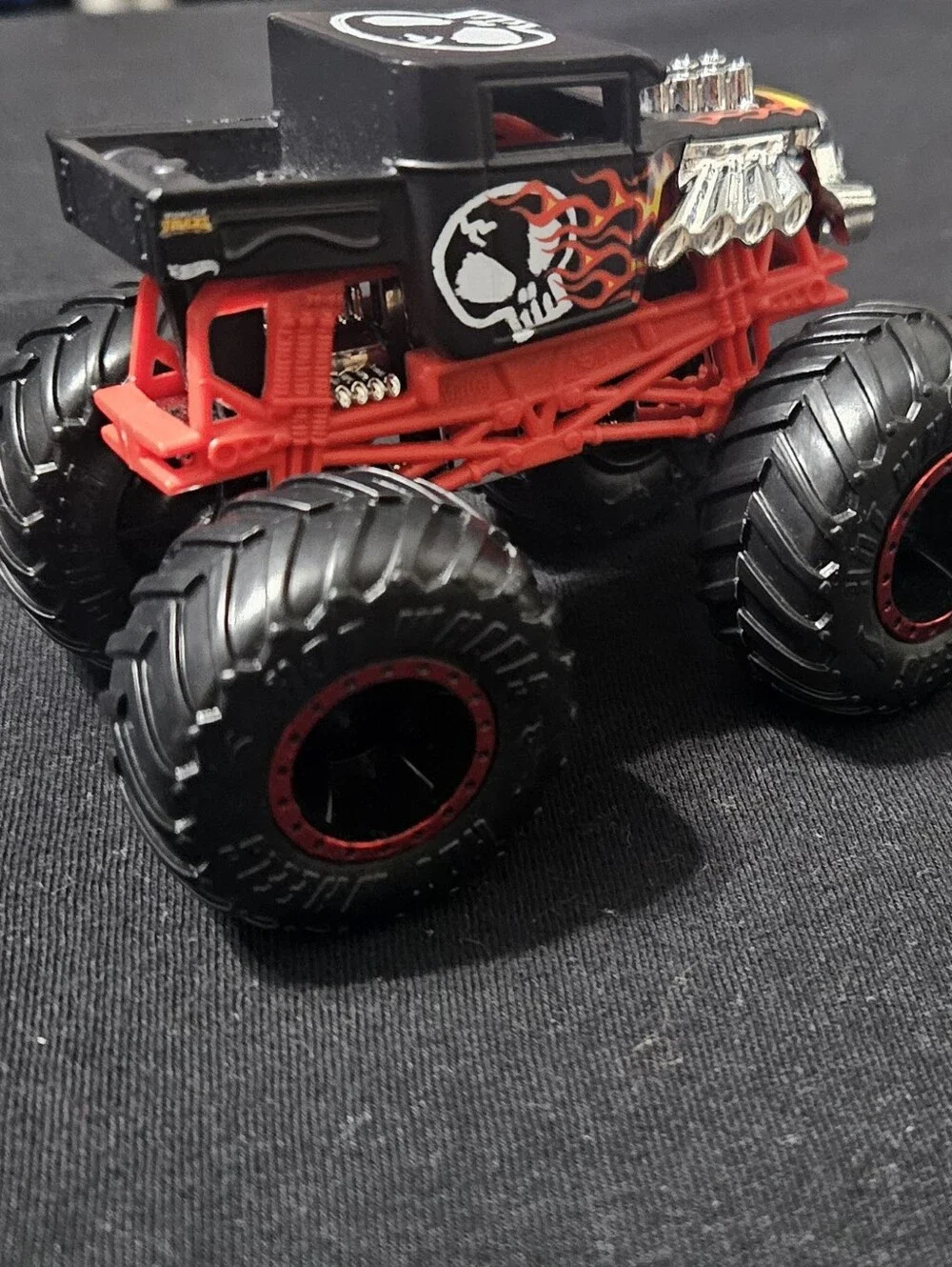 Hot Wheels 2021 Monster Truck Bone Shaker 1:64  Black/Red